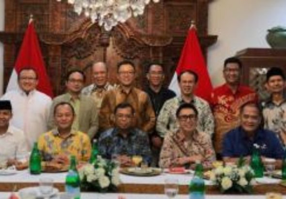 Sejumlah Sekretaris Jenderal (Sekjen) partai politik pendukung pemerintahan Presiden Prabowo Subianto dan Wakil Presiden Gibran Rakabuming Raka berkumpul di rumah dinas Menteri Luar Negeri sekaligus Sekjen Partai Gerindra Sugiono, di kawasan Widya Chandra, Jakarta Selatan, Kamis (13/8/2026) malam.
