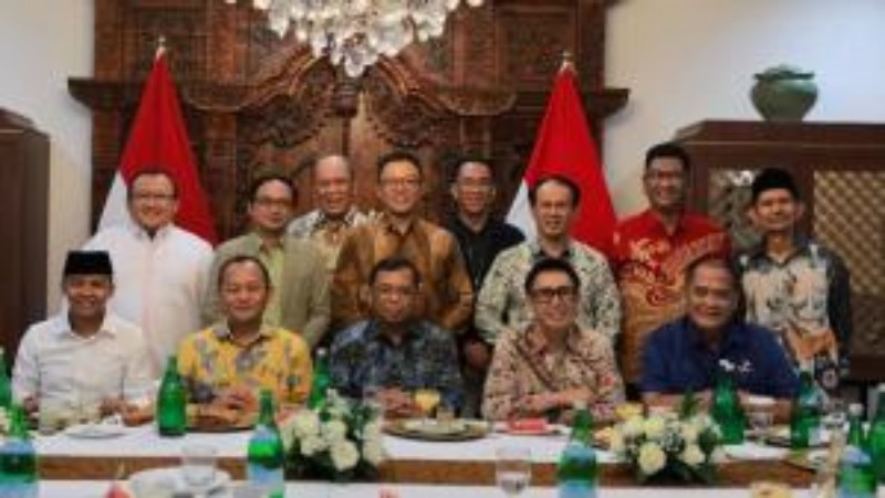 Sejumlah Sekretaris Jenderal (Sekjen) partai politik pendukung pemerintahan Presiden Prabowo Subianto dan Wakil Presiden Gibran Rakabuming Raka berkumpul di rumah dinas Menteri Luar Negeri sekaligus Sekjen Partai Gerindra Sugiono, di kawasan Widya Chandra, Jakarta Selatan, Kamis (13/8/2026) malam.