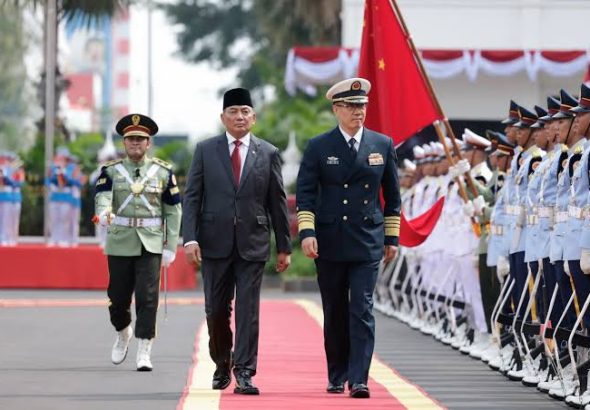 Menteri Pertahanan (Menhan) Sjafrie Sjamsoeddin menerima kunjungan Menteri Pertahanan Republik Rakyat China (RRC) Laksamana Dong Jun di Kantor Kementerian Pertahanan, Jakarta, Jumat (21/8/2026). *Ist