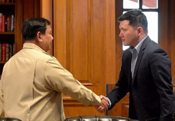 Presiden Prabowo Subianto menerima kunjungan Duta Besar AS untuk ASEAN Kevin Kim dan Kuasa Usaha ad interim (Chargé d’affaires ad Interim) US Mission to ASEAN Joy M. Sakurai, di Hambalang, Sabtu (5/9/2027), usai kunjungan dari Rusia. *Ist