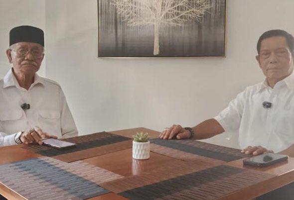 Pengamat Intelijen dan Geopolitik Amir Hamzah bersama Brigjen TNI (Pun) H Poernomo dalam podcast membahas Persyaratan Gibran Perlu Kejujuran MK, Senin (28/9/2026). *Ist