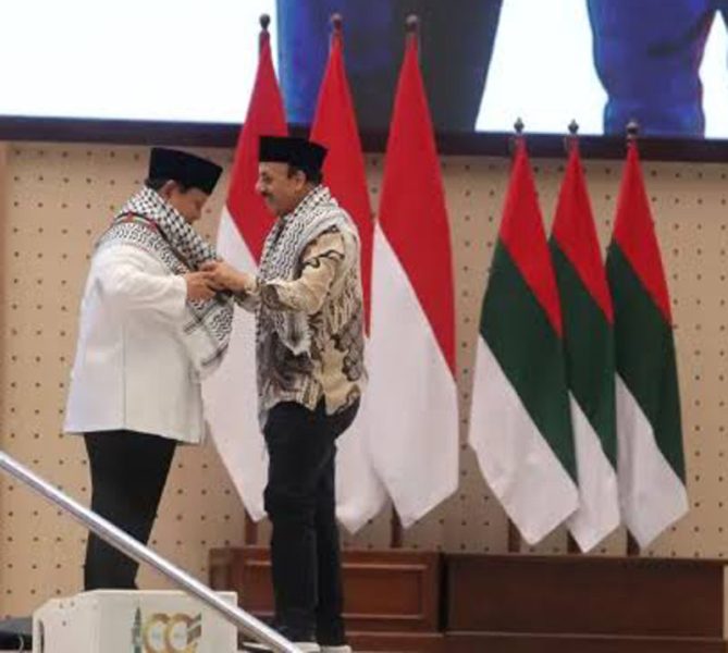 Presiden RI Prabowo Subianto bersama Duta Besar Palestina untuk Indonesia Abdalfatah A.K. Al-Sattari di Ponpes Darussalam Gontor, Sabtu (19/9/2026). *Ist
