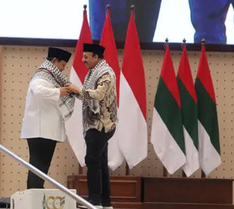 Presiden RI Prabowo Subianto bersama Duta Besar Palestina untuk Indonesia Abdalfatah A.K. Al-Sattari di Ponpes Darussalam Gontor, Sabtu (19/9/2026). *Ist