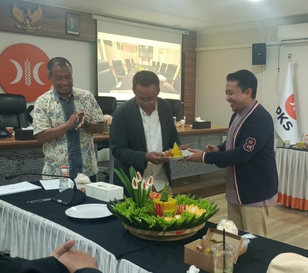 Dewan Pakar PKS Jawa Barat Resmikan Ruang Kerja