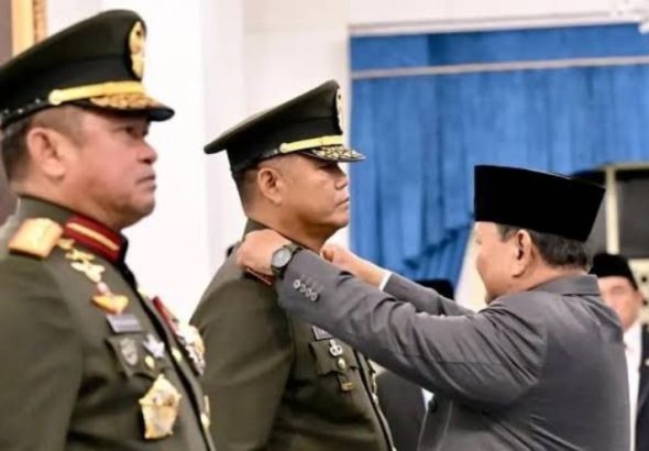 Presiden Prabowo Subianto resmi melantik Jenderal TNI Tandyo Budi Revita sebagai Kepala Staf Angkatan Darat (KSAD) yang baru di Istana Negara, Jakarta, pada Kamis (15/102026). *Ist