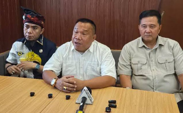 Kurniawan, Ketua Gerakan Cinta Prabowo (GCP) meminta persoalan Putusan MK terkait ijazah Gibran Rakabuming Raka tidak dibiarkan menjadi bola liar. Menurutnya, setelah MK menjatuhkan putusan, persoalan selanjutnya harus disikapi melalui lembaga yang memiliki kewenangan sesuai ketentuan konstitusi, DPR dan MPR. *Ist