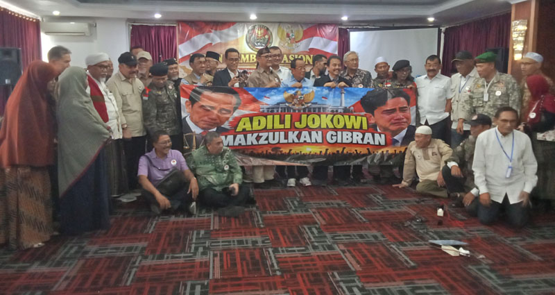 Kaukus Daulat Rakyat mendorong agar DPR segera memakzulkan Wakil Presiden Gibran Rakabuming Raka karena MK memutuskan Gibran tidak memiliki ijazah yang dipersyaratkan. *kirman