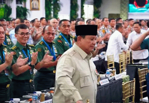 Presiden Prabowo Subianto memberikan taklimat kepada 800 perwira tinggi TNI dan Polri di Istana Negara, Sabtu (10/10/2026). *Ist