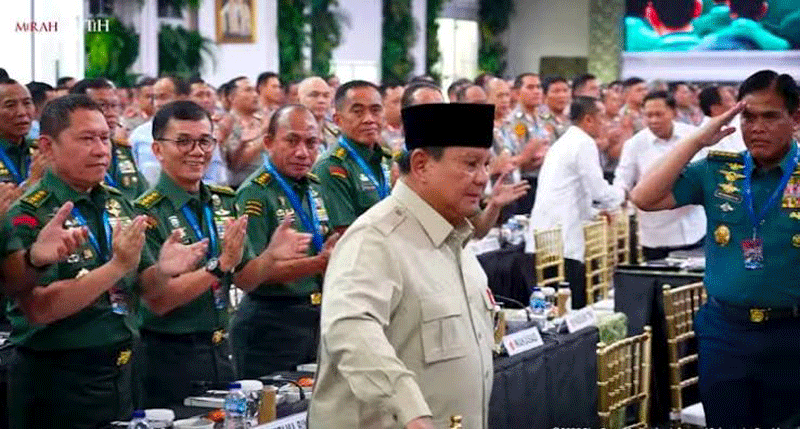 Presiden Prabowo Subianto memberikan taklimat kepada 800 perwira tinggi TNI dan Polri di Istana Negara, Sabtu (10/10/2026). *Ist